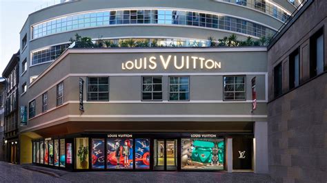 louis vuitton milano via montenapoleone|louis vuitton italy.